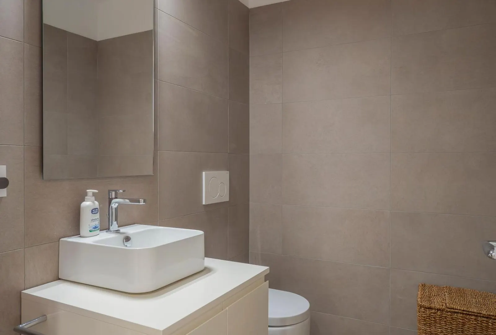 מילאנו Luxury Apartment - Principe Eugenio 3 - 4 Piano 0*,  איטליה